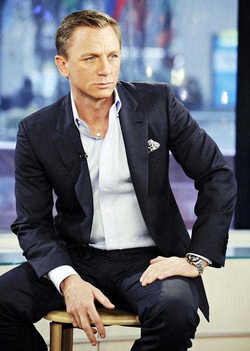 Daniel Craig wearing suit without tie.